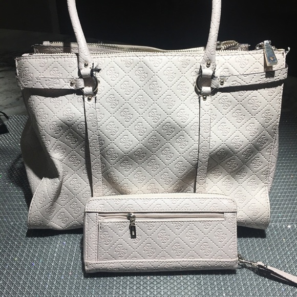 Guess Handbag with matching wallet - Picture 3 of 4